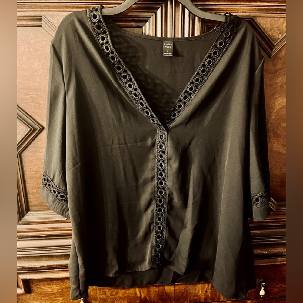 Emery Rose L black half sleeve top.  Crochet circle detail. NWOT.
